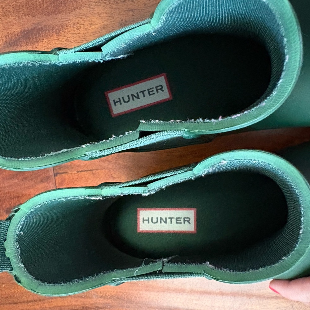 Hunter women’s Forest Green Rain Boots - Picture 2 of 4